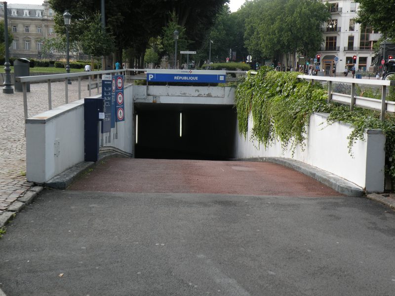  Entrée du parking public République